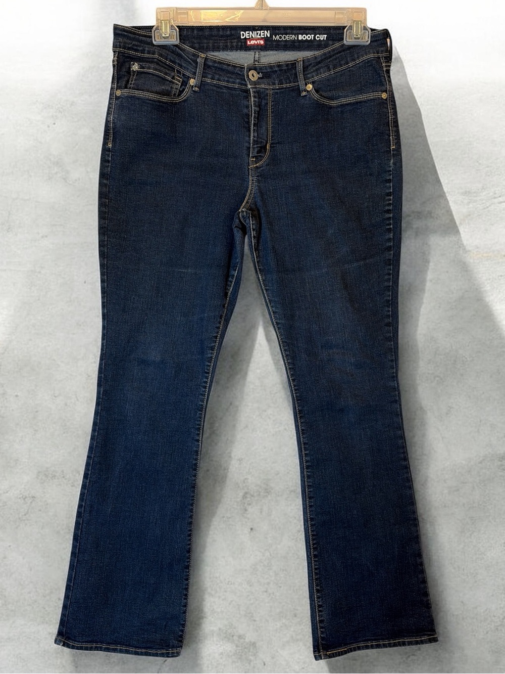 Women’s Levi’s Denizen Modern Boot Cut Jeans. Size 16